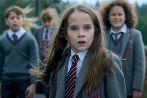 Una escena de "Matilda, el musical", que en diciembre estrenó Netflix; según la reedición en Gran Bretaña, la pequeña lectora ya no adora los libros de Joseph Conrad sino los de Jane Austen