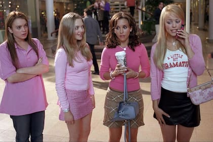 Lohan fue una de las protagonistas de Chicas pesadas, junto con Amanda Seyfried, Lacey Chabert y Rachel McAdams