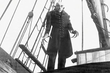 Una escena de Nosferatu, dirigida por F. W. Murnau en 1924.