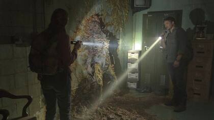 Una escena del drama televisivo postapocalíptico de HBO The Last of Us que muestra un cuerpo consumido por hongos Cordyceps