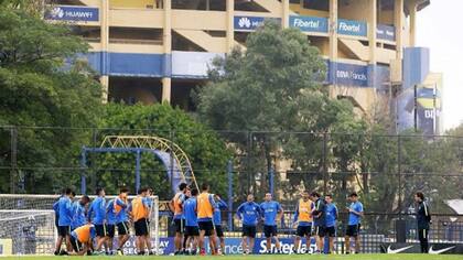 Una escena del entrenamiento de Boca, que el domingo visita a Atlético de Rafaela