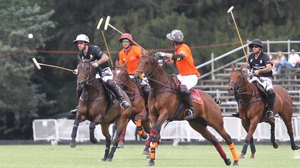 Una escena del triunfo de Ellerstina sobre La Aguada-Las Monjitas, este viernes