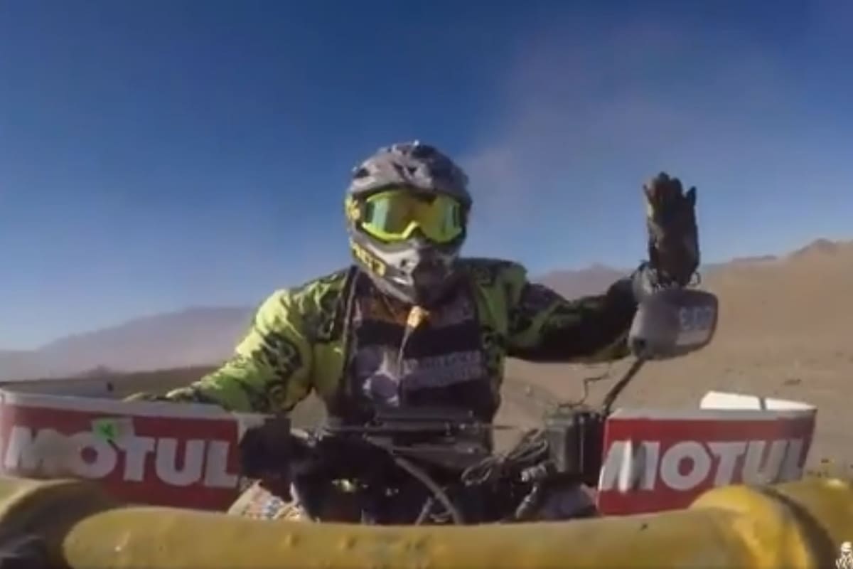 Una escena impactante durante el Rally Dakar