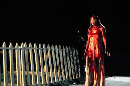 Una escena inolvidable de "Carrie", basada en la primera novela de King