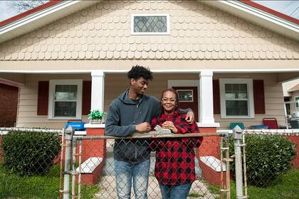 Una escuela de Alabama encontró una solución para evitar la deserción escolar en jóvenes de los últimos años y el problema habitacional en sus familias