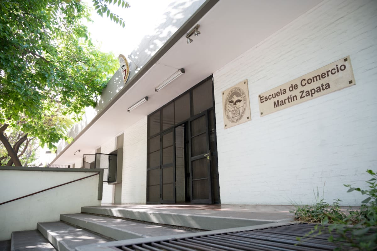 Una escuela de Mendoza atravesó un grave escándalo luego de que un vicedirector proyectara imágenes sexuales explícitas en una clase de física