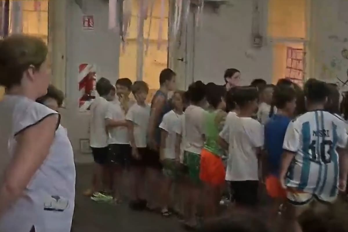 Una escuela de Rosario permitió ir a clases con ojotas y malla