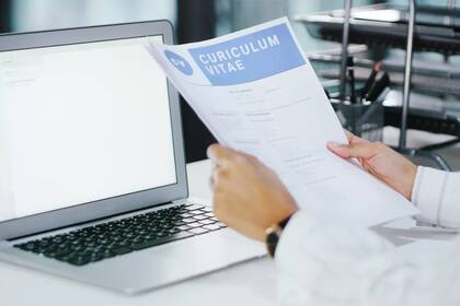 Una especialista en recursos humanos detalló cuáles son los cinco datos que no deberían estar en un CV