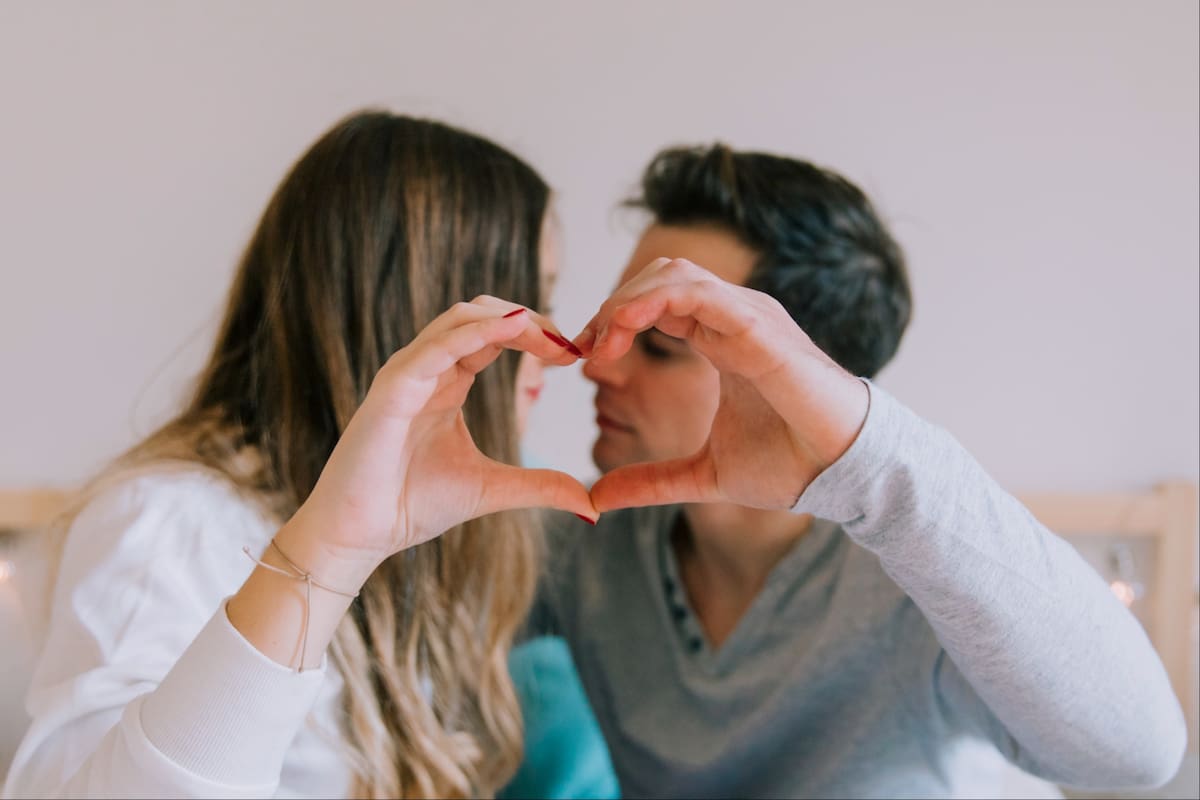 Una especialista explica la necesidad de tener un vínculo sentimental fuerte (Foto: Freepik)