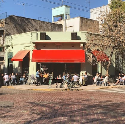 Una esquina tranquila y luminosa entre Villa Crespo y La Paternal alberga al restaurante.