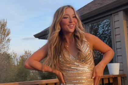 Una estudiante estaba ilusionada con recibir el diploma de graduación, pero se sorprendió al encontrarse con una advertencia