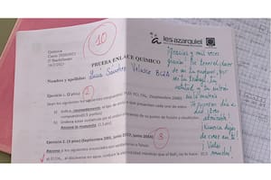 Una estudiante mostró su prueba de química en las redes sociales, donde el docente le dejó un mensaje inspirador, y se volvió viral