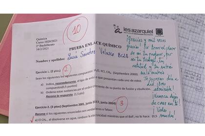 Una estudiante mostró su prueba de química en las redes sociales, donde el docente le dejó un mensaje inspirador, y se volvió viral