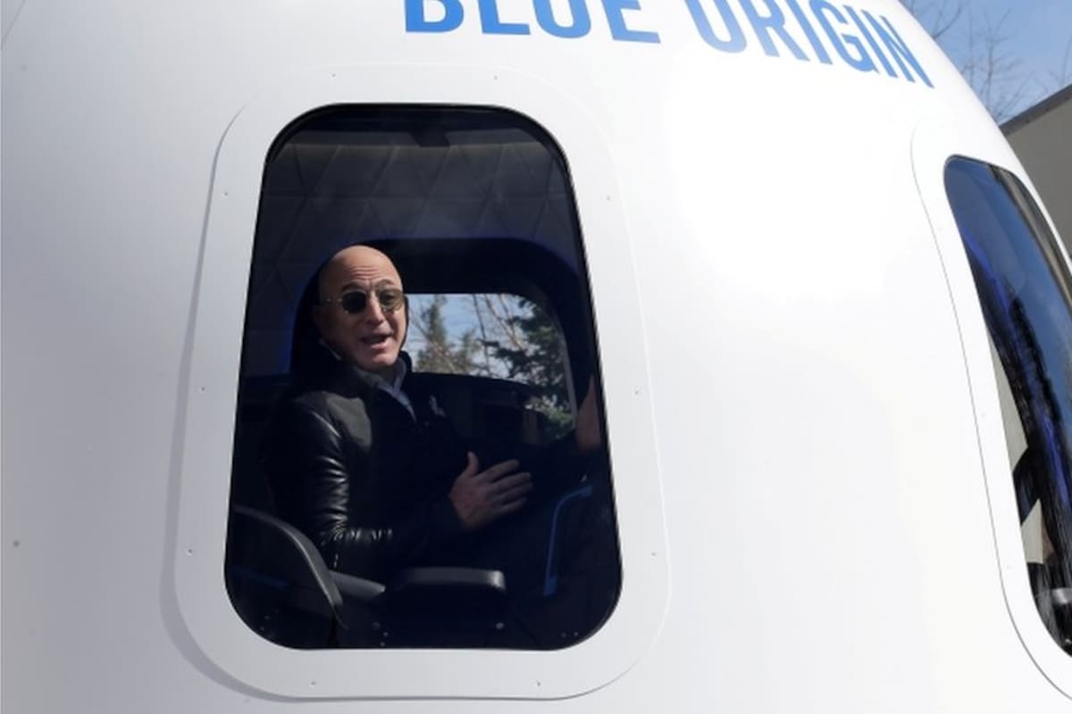 Una exempleada de Jeff Bezos hizo una dura advertencia sobre el uso de la nave espacial construida por Blue Origin