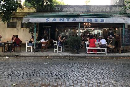 Una expanadería devenida restaurante especializado en platos hechos con productos de estación