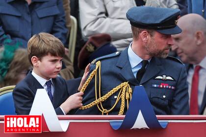 Una experta en lectura de labios descifró para los medios británicos un espontáneo diálogo entre padre e hijo que puso al principito -otra vez- el centro de la escena.