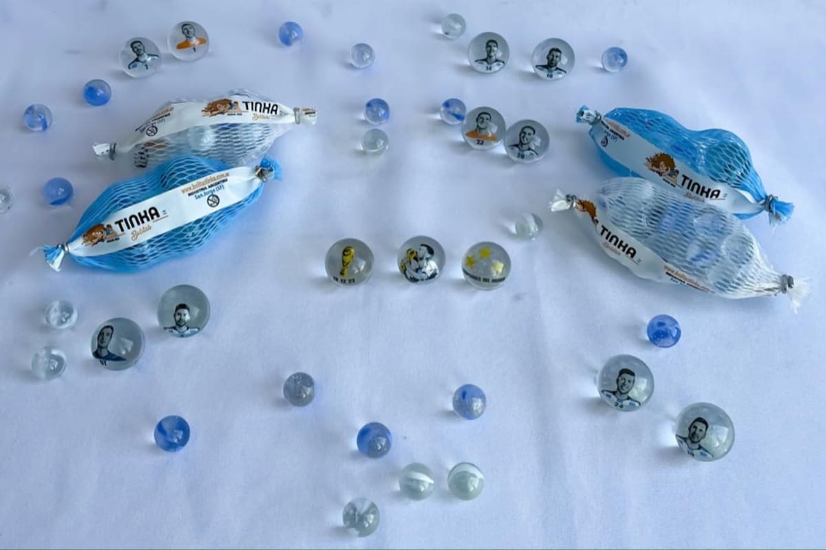 Una fábrica de bolitas de Santa Fe le rindió homenaje a La Scaloneta a un año de la obtención del Mundial