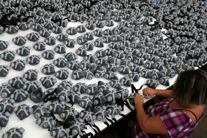 Una fábrica de máscaras protectora en Brasil