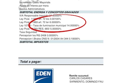 Una factura con el cobro de la tasa de iluminación municipal del 14% que fue presentada como prueba en el juicio