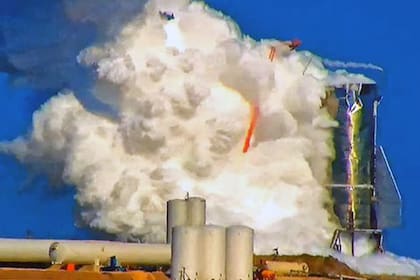 Una falla en la prueba de presurización del cohete Starship provocó una fuerte explosión