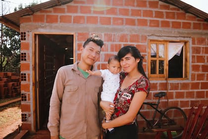 Una familia beneficiada por el Plan Mi Pieza en Misiones.