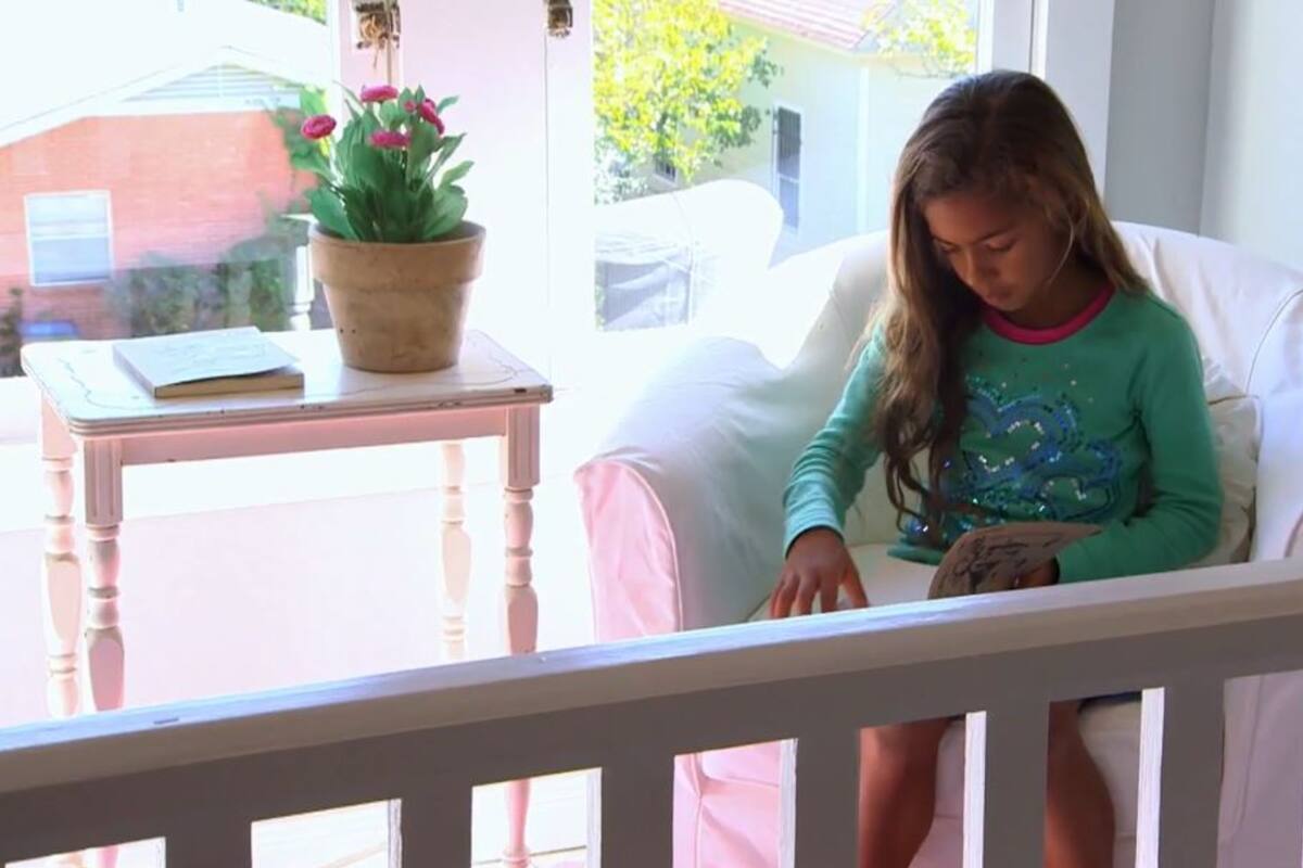 Una familia decidió modificar el ártico de su casa para convertirlo en un cuarto de princesas para su hija. Imagen: Discovery