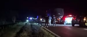 Una joven pareja y su bebé murieron cuando la moto en la que viajaban chocó contra una camioneta