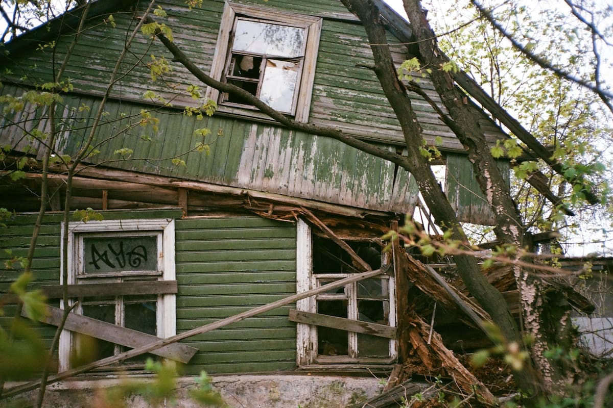 Una familia escapó durante la madrugada de su casa por los hechos paranormales. (Imagen ilustrativa)