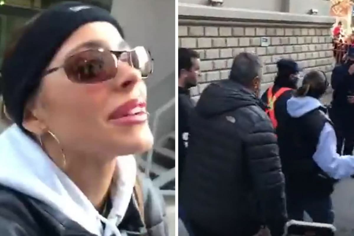 Una fan de Tini Stoessel le pidió que le firmara los apuntes de la facultad y la cantante de 25 años se los llevó sin querer. El cómico episodio se produjo en Santa Fe