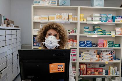 Una farmacia en San Fiorano, uno de los pueblos ubicados en la llamada "zona roja"