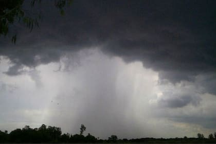 Una feroz tormenta provocó destrozos en Monte Maíz y Colonia Bismark