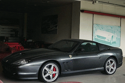 Una Ferrari 575, un Porsche Carrera GT y una Chevrolet Corvette estuvieron abandonados más de ocho años y saldrán a remate