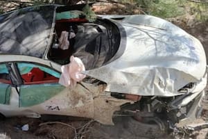 Una Ferrari que formaba parte de una exclusiva caravana internacional volcó en la Ruta de los Siete Lagos, provincia de Neuquén