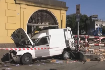 Una formación del Sarmiento chocó a un auto en Villa Luro.