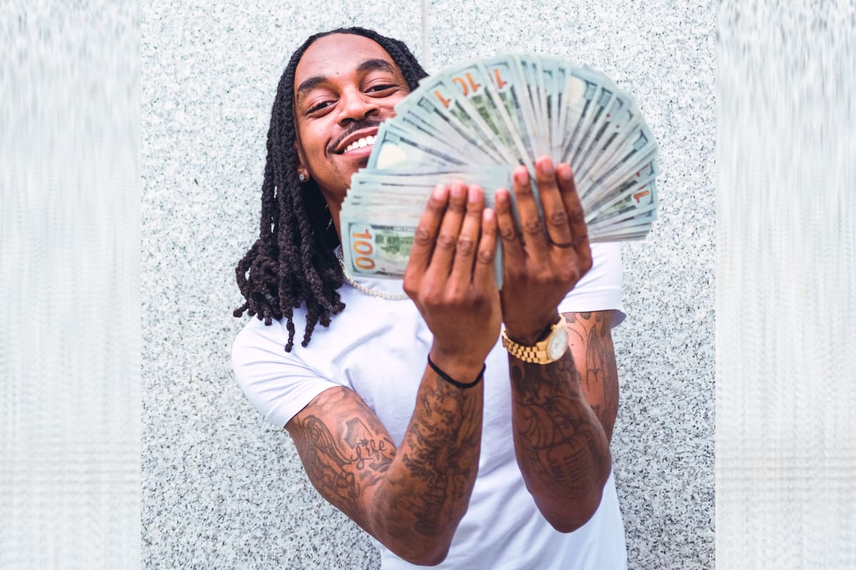 Una fórmula matemática reveló cómo influyen los ingresos en las emociones