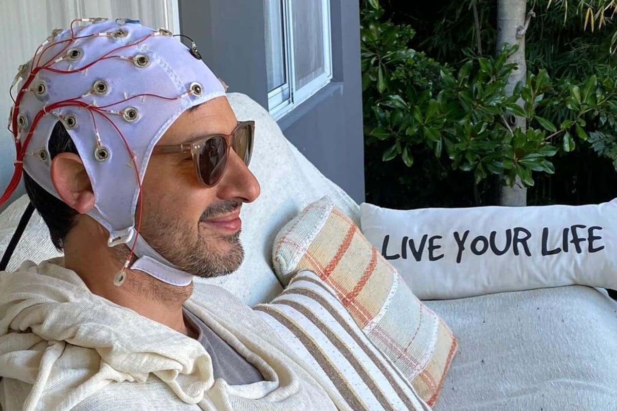 Una foto de Aíto de la Rúa como voluntario en un estudio médico de su compañía