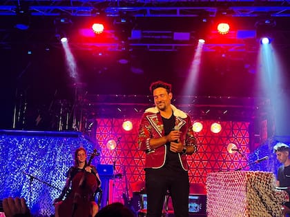 Una foto de Chano en pleno show (Foto: Twitter @VictoriaBarrs)