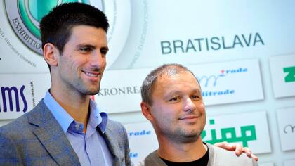 Djokovic junto con uno de sus entrenadores, Marian Vajda; tras su retiro, el serbio planea ser coach.