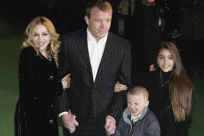 Una foto
de enero de 2007, cuando
todo era felicidad, donde
también vemos a Lourdes,
la hija de la cantante con
Carlos León