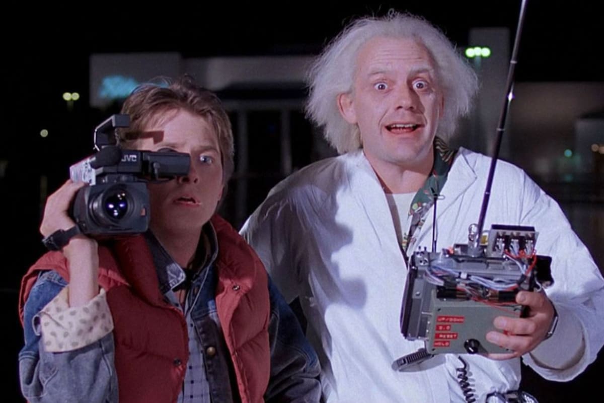 Una foto de los protagonistas de Vovler al futuro que se viralizó en las últimas horas meustra a los actores 35 años después del suceso cinematográfico