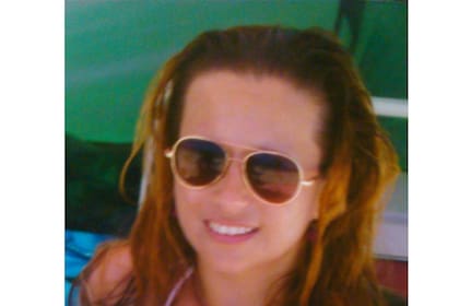 Una foto de Marisol usando los lentes que tenía puestos al momento del crimen