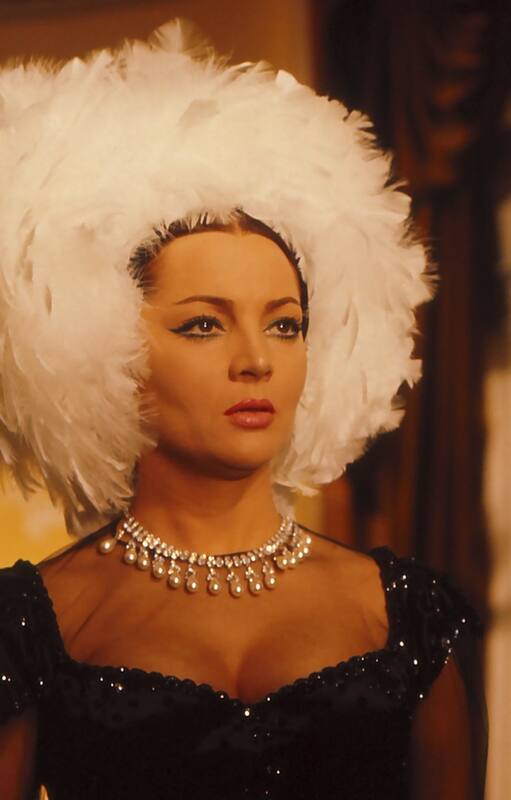 Una foto de Sara Montiel en el rodaje de la película La mujer perdida (1966)