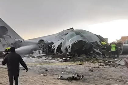 Una foto del avión estrellado que circuló en redes sociales