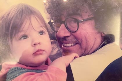 Una foto del músico junto a su hija de beba