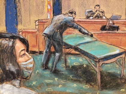 Una foto descriptiva del juicio de Ghislaine Maxwell