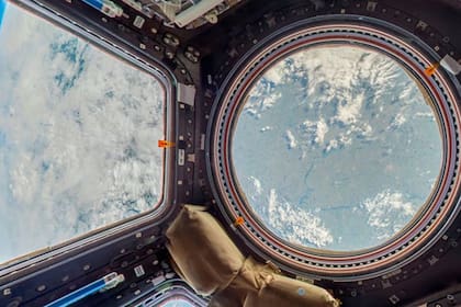 Una foto tomada desde el espacio mostró la única construcción humana divisable a esta distancia (en foto: vista de la Tierra desde la Estación Espacial Internacional)