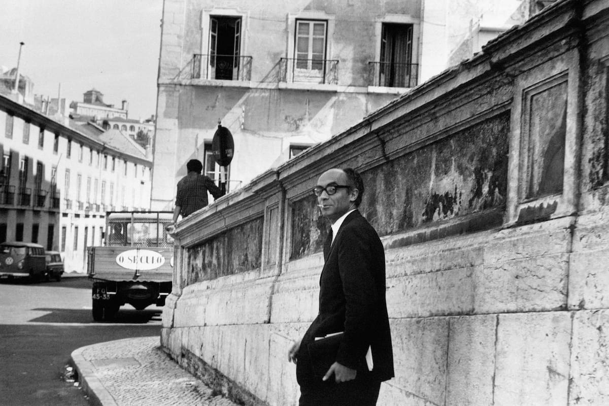 "Una fotobiografía de José Saramago es, necesariamente, también un retrato de la historia universal del último siglo", afirman los editores de la publicación e Alfaguara, Alejandro García Schnetzer y Ricardo Viel