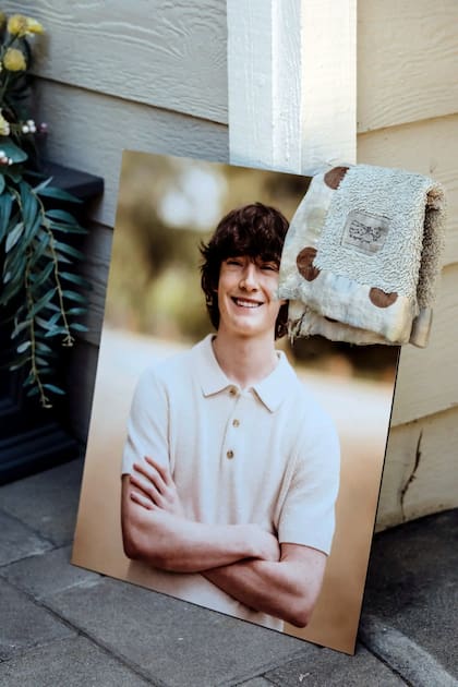 Una fotografía de Adam Raine, el joven cuyos padres demandaron a OpenAI y a Altman en agosto, alegando que ChatGPT instruyó al joven californiano para que planeara y se quitara la vida