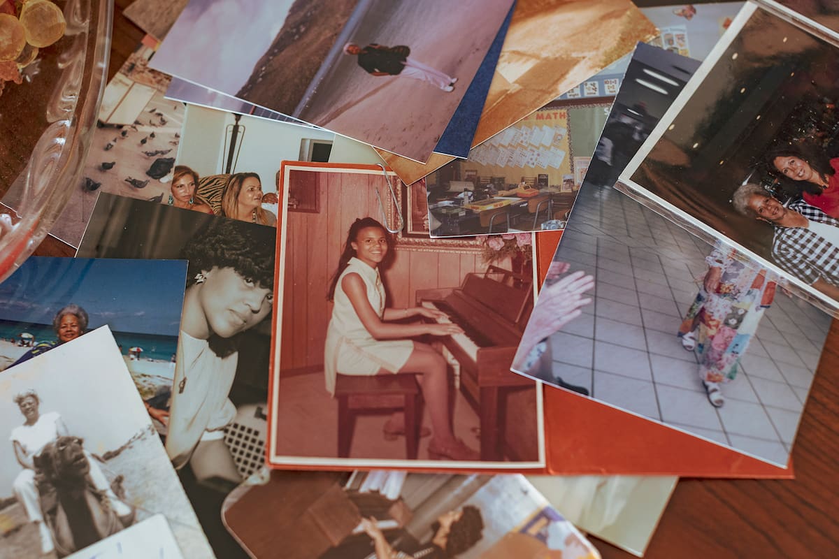 Una fotografía de Alina López Miyares en la casa de su madre, Alina Miyares, en Miami, el 15 de marzo de 2021