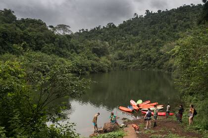 Una franja de la reserva se puede recorrer en kayak desde el arroyo.